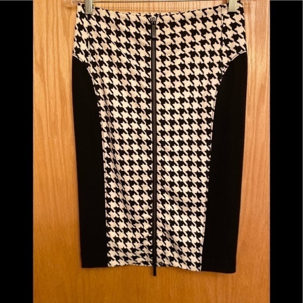 EUC-Michael Kors Houndstooth Knit Zipper Skirt